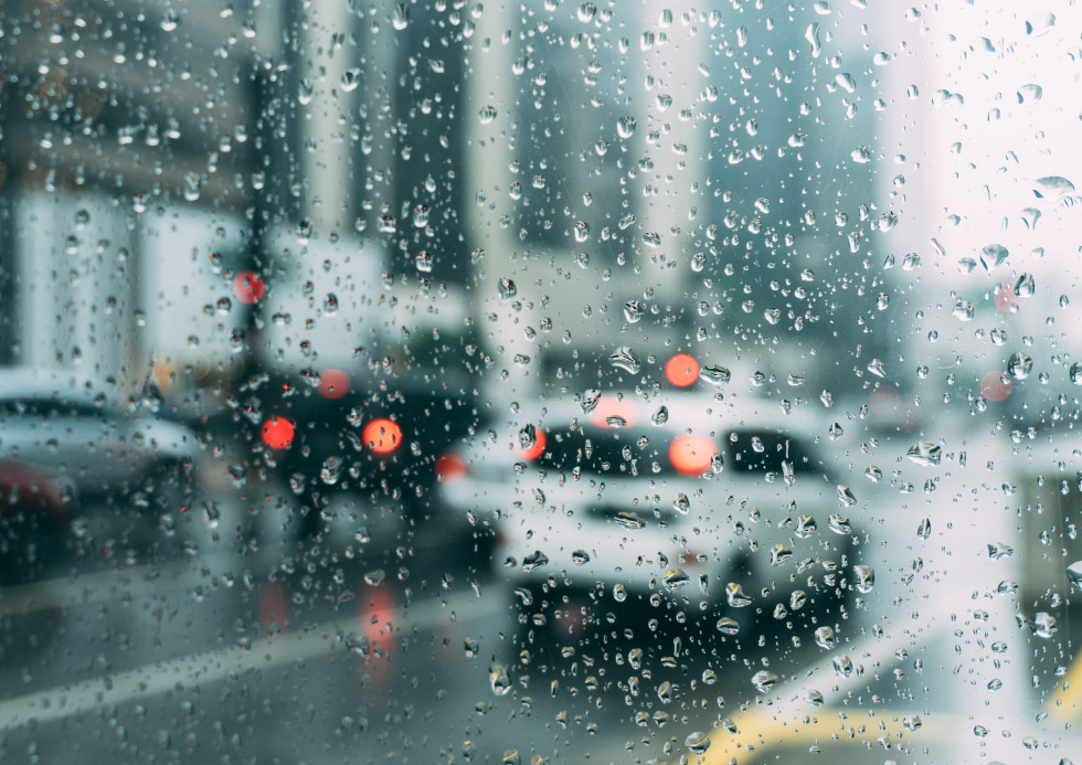ประกันรถยนต์ : เทคนิคขับรถลุยฝนให้ปลอดภัย