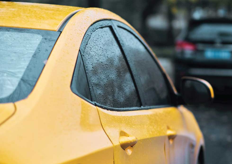 ประกันรถยนต์ : วิธีดูแลรถยนต์หลังลุยฝน!