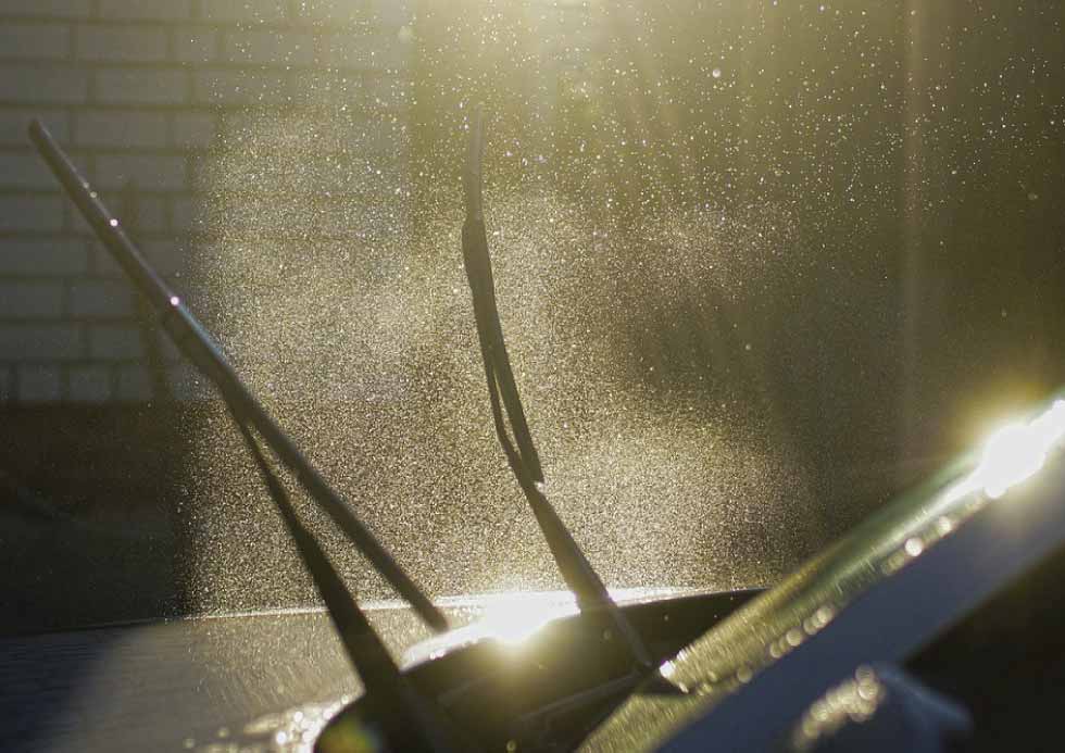 ประกันรถยนต์ : ใบปัดน้ำฝนรถยนต์ เลือกอย่างไร? เมื่อไรต้องเปลี่ยน?